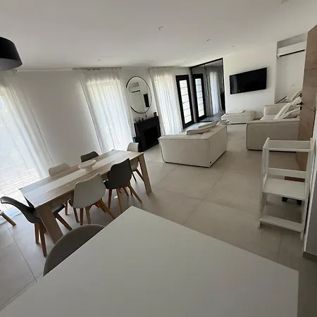 New Apartment, 3 Bedrooms, Sea View بورتو فيكشْيو