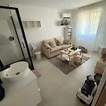 New Apartment, 3 Bedrooms, Sea View * פורטו-וישיו